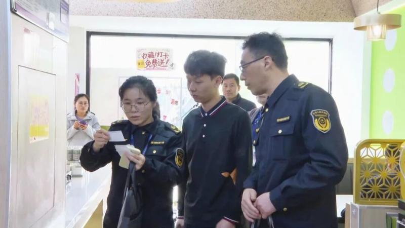 宝应县开展网络餐饮“你我同查” 多方参与直击外卖后厨