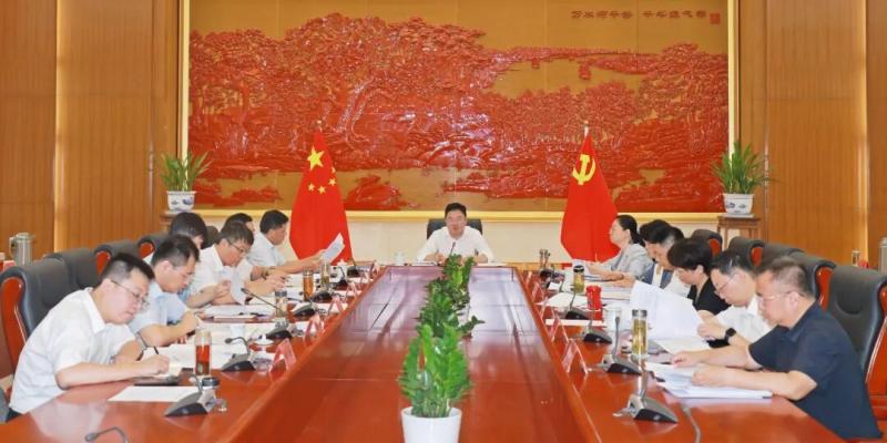 宝应县委常委会召开会议