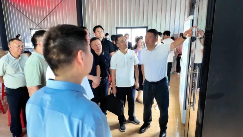 我县举行“联村智菇荷乡共兴”安宜镇菌菇园项目调研启动暨共建共享签约仪式